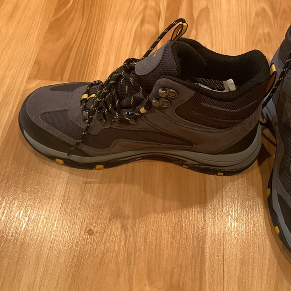 Never Worn Men Supreme outdoor comfort wearing Skechers Size 9.5 - Picture 2 of 4